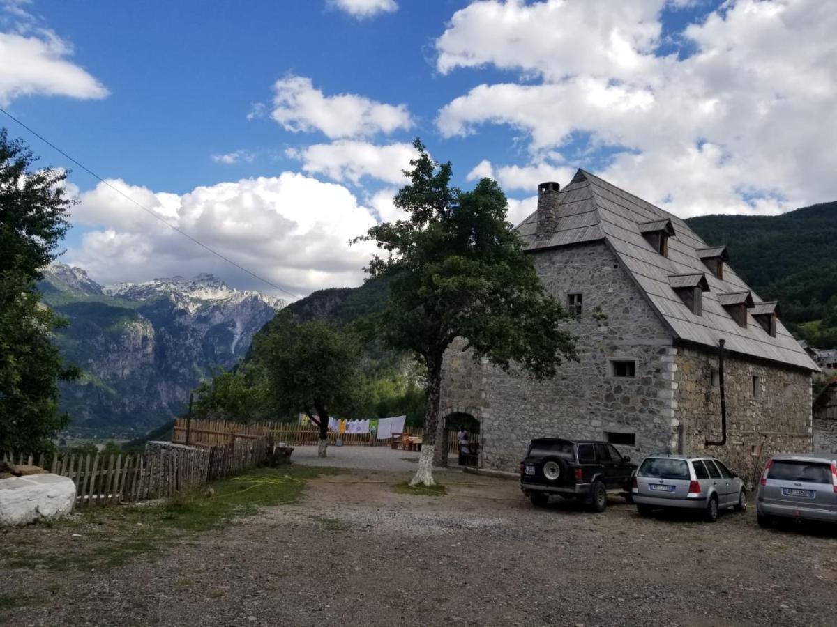 Bujtina Carku Hotel Theth Exterior photo