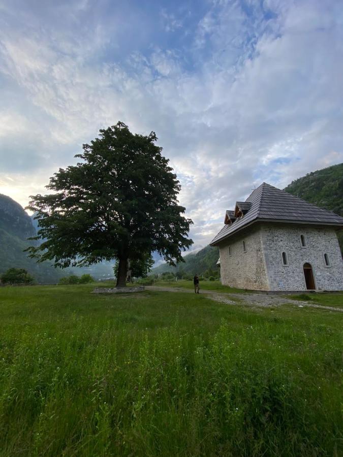 Bujtina Carku Hotel Theth Exterior photo
