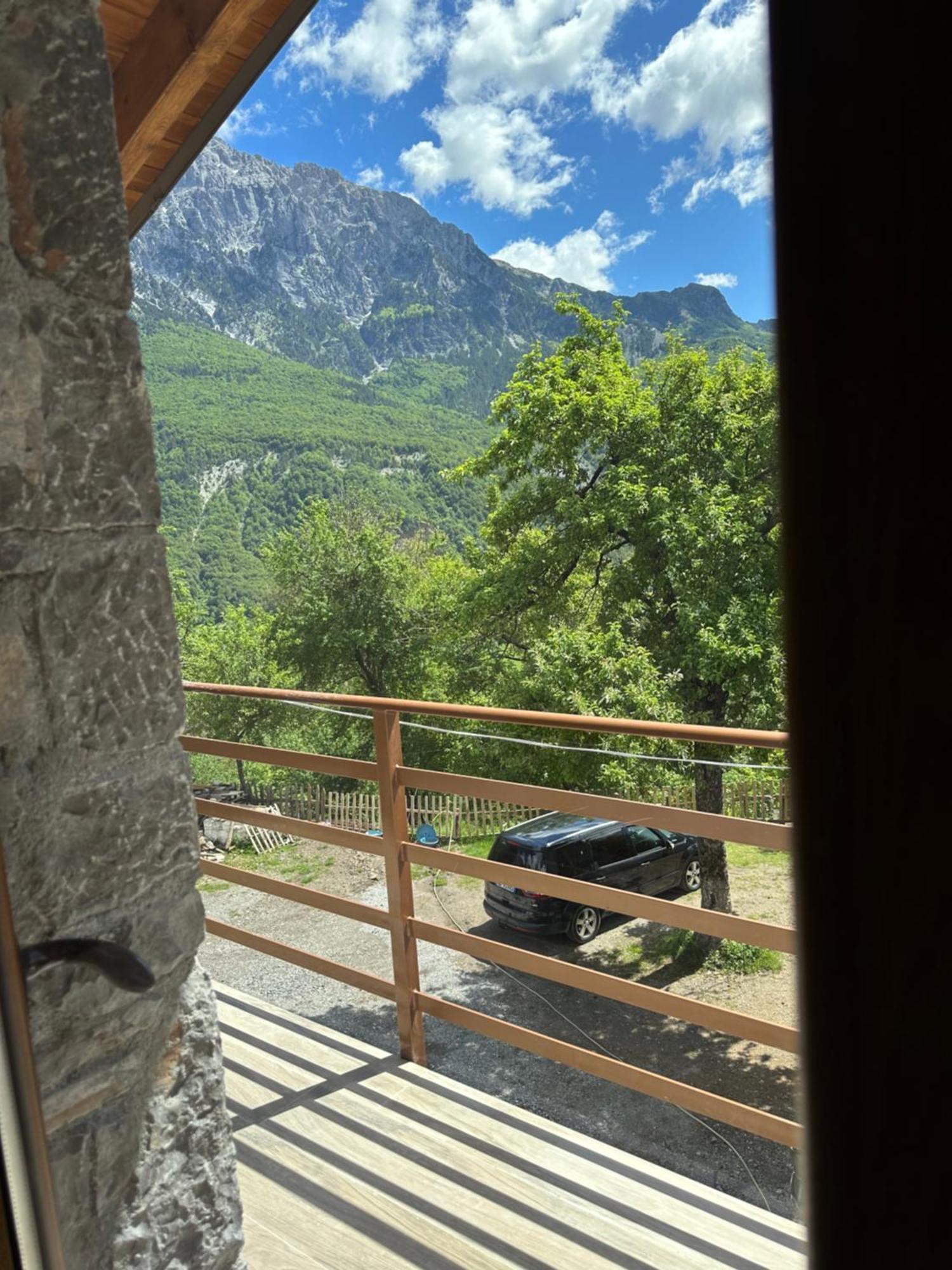 Bujtina Carku Hotel Theth Exterior photo